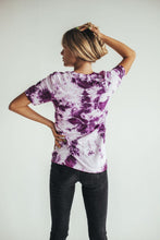 Cargar imagen en el visor de la galería, Purple Rain Dog Mama Tie Dye Tee
